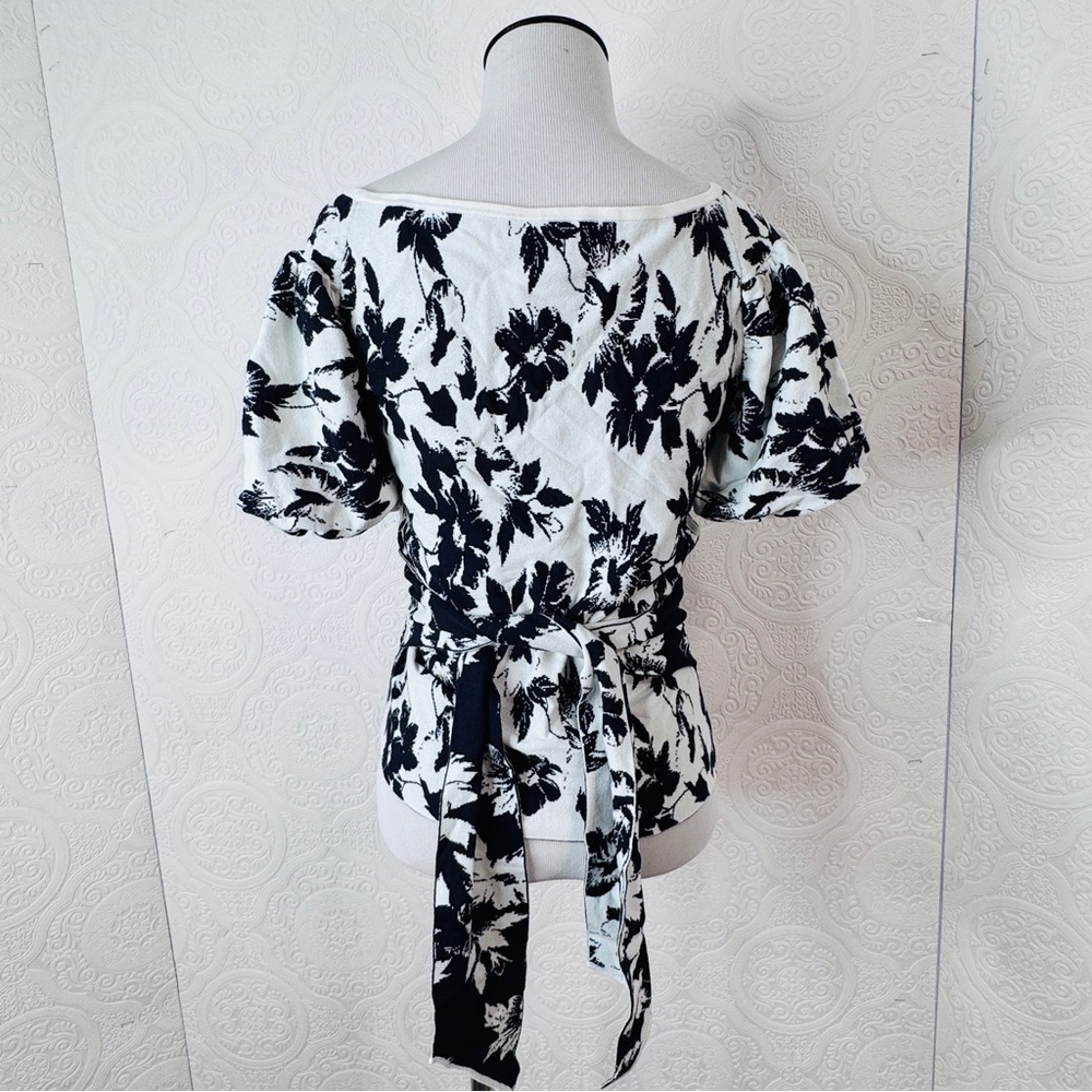 CLUB MONACO Knit Top Size Medium White Black Floral Wrap Balloon Short Sleeves - Picture 3 of 5